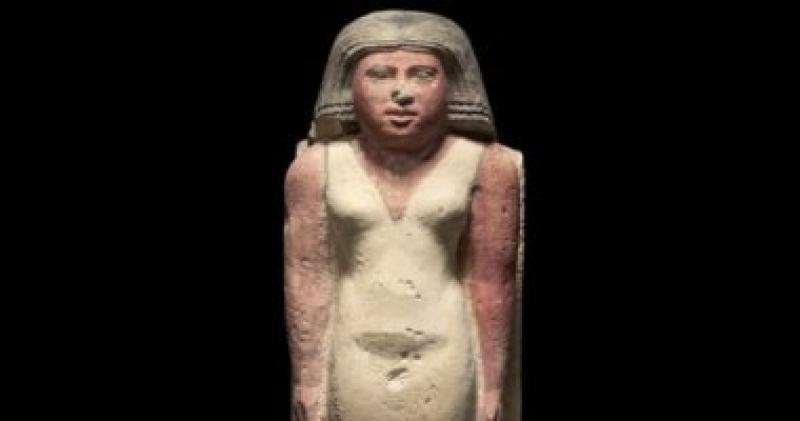 كريستيز تستعد لبيع تمثال لامرأة مصرية قديمة بـ500 ألف جنيه إسترلينى.. صورة