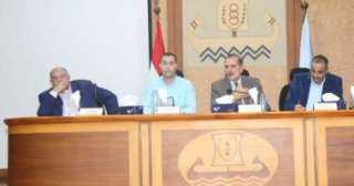 محافظ كفر الشيخ يستعرض مشروعات...