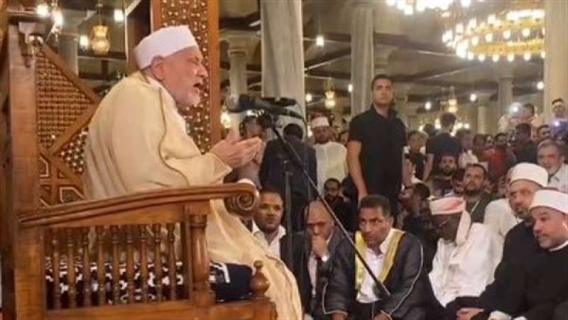 أحمد عمر هاشم يلقي خطبة الجمعة بمسجد المهند بالتجمع الخامس