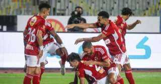 الأهلي يرتدي زيه التقليدي ”أحمر...