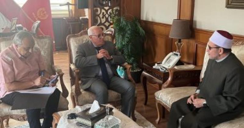 محافظ بورسعيد يستقبل رئيس لجنة تصحيح المصحف بالأزهر الشريف