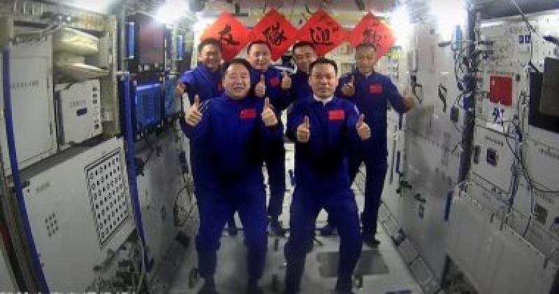 طاقم رواد الفضاء الصينيين
