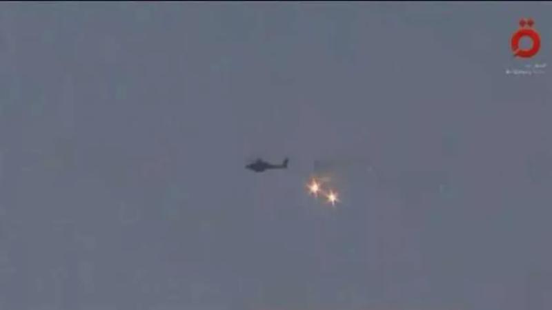 طائرة أباتشي تطلق صواريخها على قطاع غزة