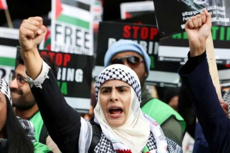 بريطانيا تتهم امرأتين ”بالإرهاب” بعد احتجاج مؤيد للفلسطينيين