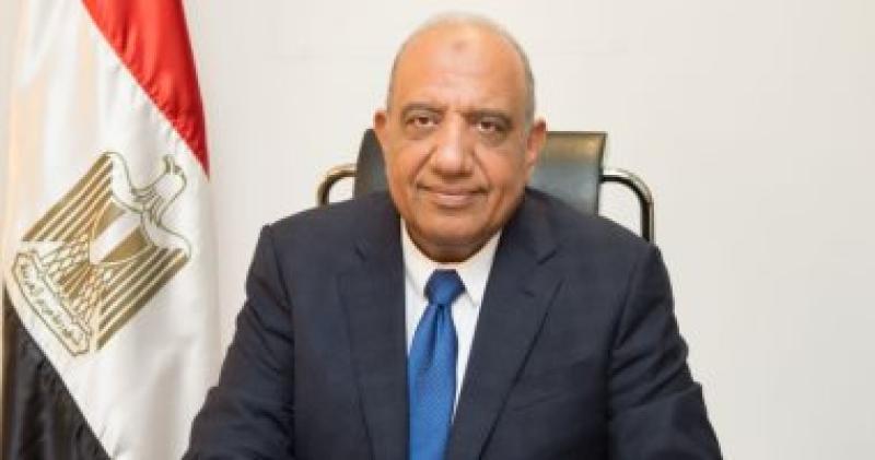 د. محمود عصمت وزير قطاع الأعمال العام