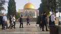 مستوطنون يقتحمون باحات المسجد الأقصى...
