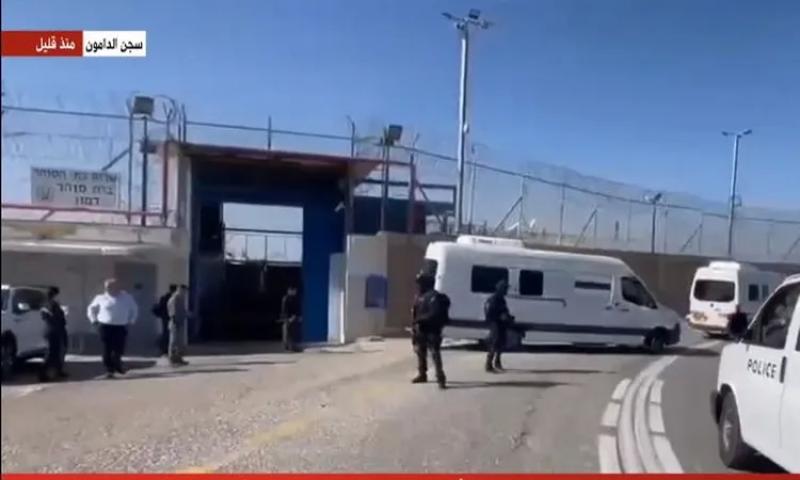 نقل الأسرى الفلسطينيين لسجن عوفر