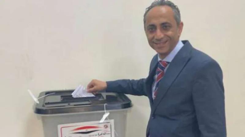 علي الخزاعي مستشار وزير التجارة والصناعة يدلي بصوته في الانتخابات الرئاسية