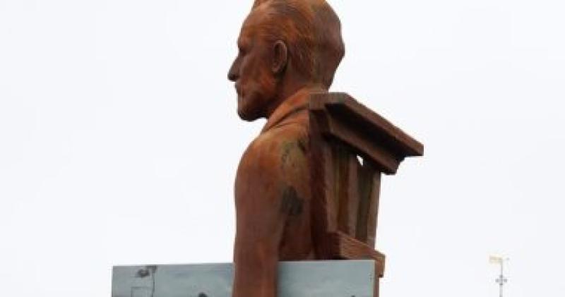تمثال فان جوخ