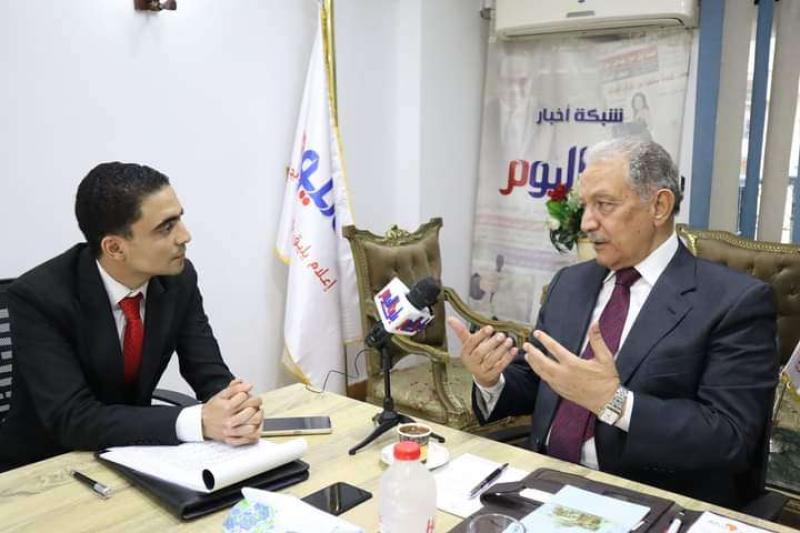 السفير الدكتور صلاح حليمة مع صحفي جريدة بلدنا اليوم