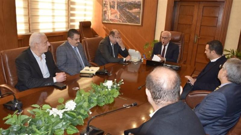 محافظ بورسعيد يشيد بجهود مجلس إدارة الغرفة التجارية لدعم جهود التنمية المستدامة