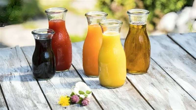 دراسة حديثة تكشف عن تأثير شرب عصير الفاكهة على زيادة الوزن لدى الأطفال والبالغين