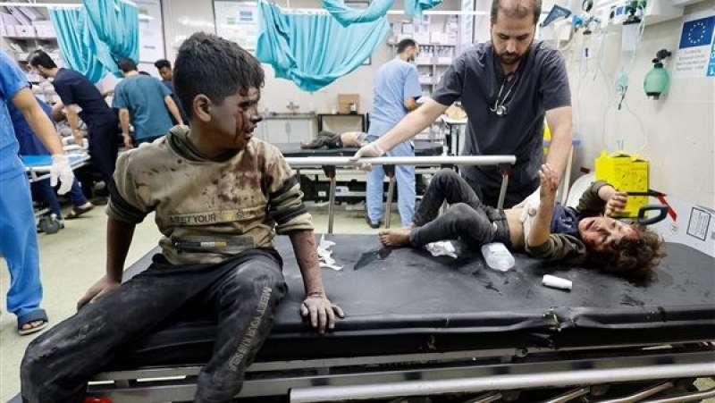 صحة غزة : استشهاد 5 مرضى بسبب انقطاع الكهرباء عن مستشفى ناصر