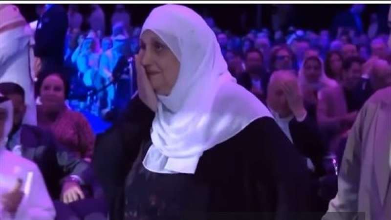 ماما فتحية وزوجها الحاج  عبد العال  مع لميس الحديدي في كلمة أخيرة