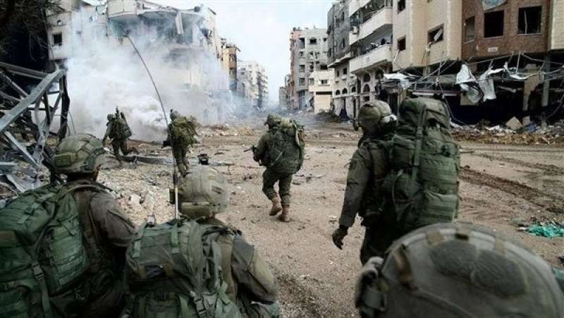 قوات الاحتلال تعلن استهدافها لمراكز قيادة لحزب الله جنوب لبنان
