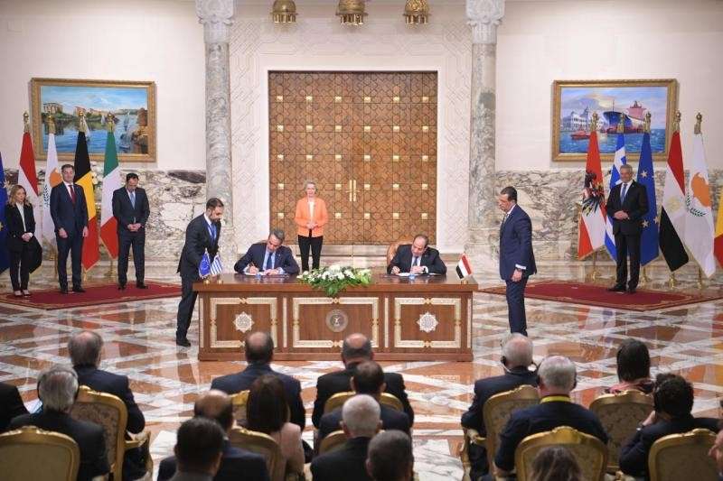 صور توقيع الرئيس السيسي عددًا من الاتفاقيات مع القادة الأوروبيين