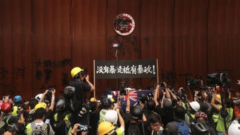 هونج كونج تسجن 12 شخصًا بسبب اقتحام المجلس التشريعي منذ 2019