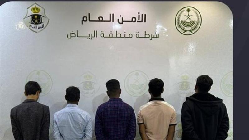 القبض علي 7 وافدين في السعودية بسبب العمرة
