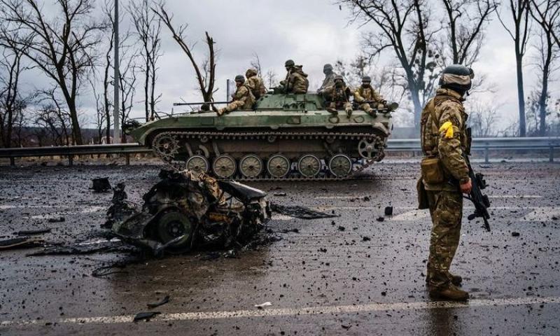 فرنسا تسلم مئات المركبات المدرعة لأوكرانيا