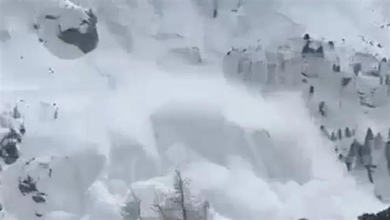 انهيار جليدي بسويسرا