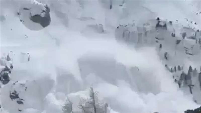 فقدان 3 أشخاص على الأقل في بسبب انهيار جليدي بسويسرا