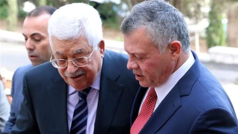 ملك الأردن يتلقى اتصالا من الرئيس الفلسطيني لبحث التطورات الخطيرة في غزة