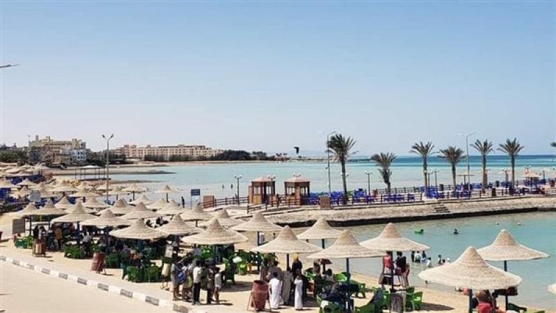 توافد المواطنين والزائرين على شواطئ منتجع العائلات في ثاني أيام عيد الفطر
