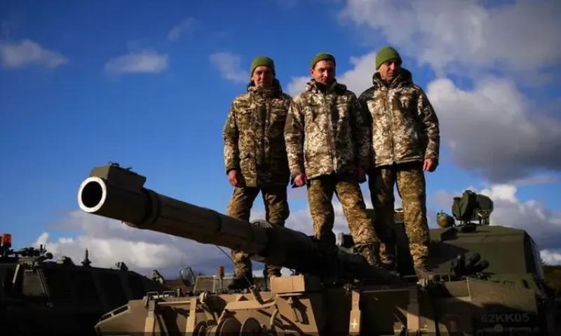 القائد العام للجيش الأوكراني: الوضع على الجبهة بات صعبًا