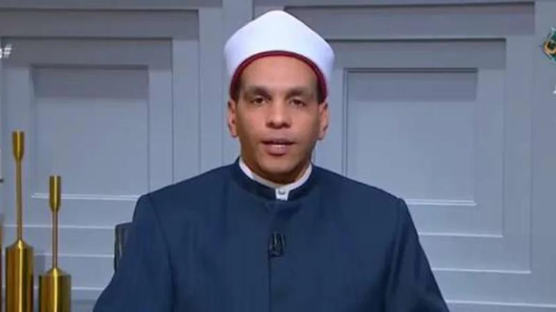 أمين الفتوى: تسييد النبي ﷺ في التشهد لا يبطل الصلاة… فيديو