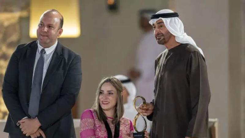 خلال تكريم رئيس دولة الإمارات للتونسية إيمان الصفاقسي