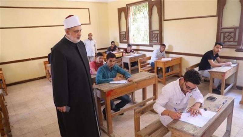 اليوم، طلاب الصف الأول والثاني الإعدادي أزهري يؤدون امتحان القرآن الكريم وتجويده