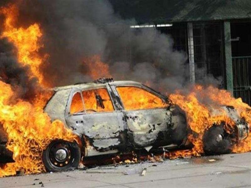 إخماد حريق داخل سيارة ملاكي في بولاق أبو العلا