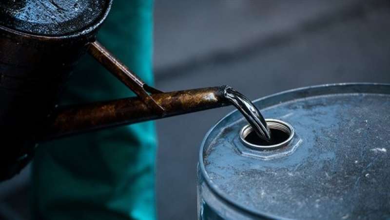 أسعار النفط تتراجع في ختام تعاملات اليوم الجمعة