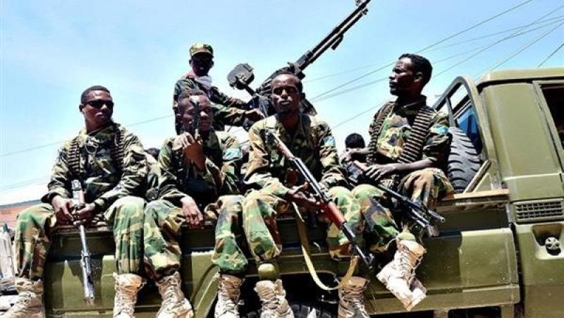 الجيش الصومالي يسيطر على معدات وأسلحة لـ الإرهابيين بمنطقة بين ”جلجدود” و”شبيلي الوسطى”