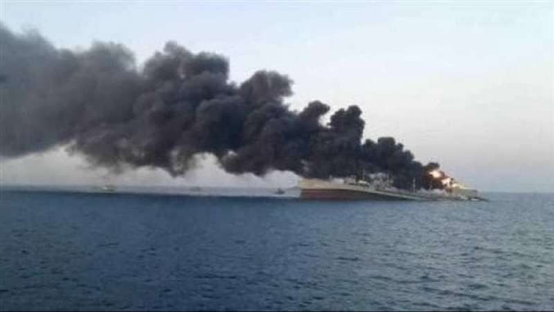 إصابة سفينة تجارية بـ3 صواريخ قبالة سواحل اليمن