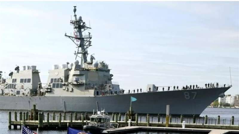 البحرية البريطانية تعلن تخلي طاقم سفينة تجارية عنها إثر هجوم في خليج عدن