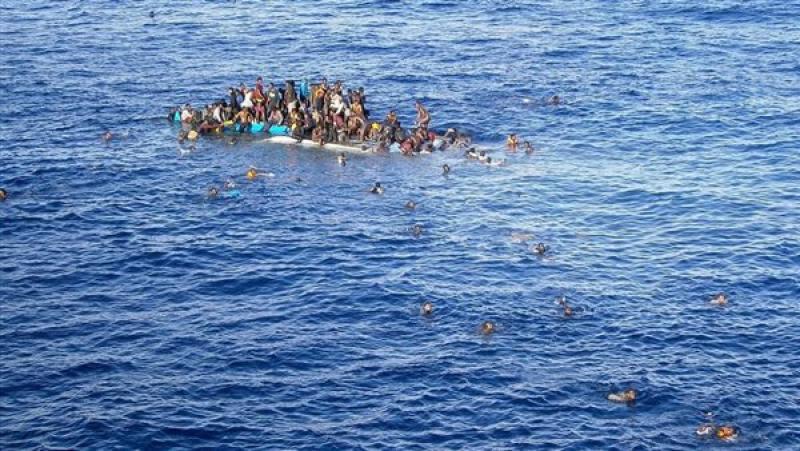 مصرع وفقدان عشرات المهاجرين إثر غرق سفينتين قرب سواحل إيطاليا