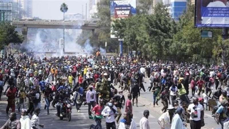 احتجاجات دموية وحالة الطوارئ، ماذا يحدث في كينيا؟ (صور)