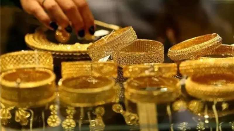 الجمارك تكشف حقيقة فرض رسوم جديدة على واردات الذهب وسبب ارتفاعه الجنوني