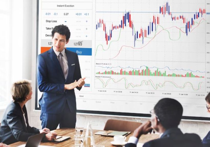 تفكيك المخاطر: ”الإغريق” كأدوات هندسية في إدارة المحافظ